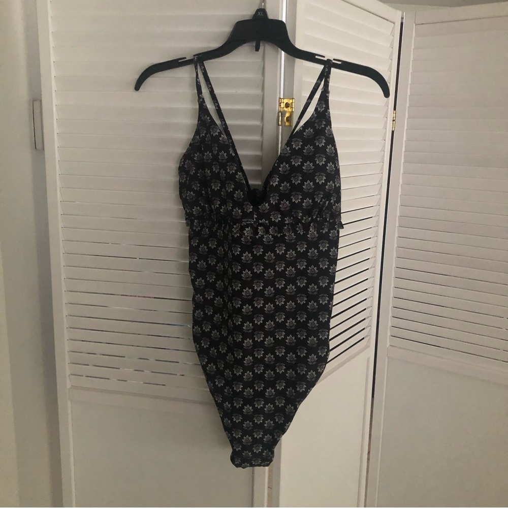 Old Navy Swimsuit XL NWT